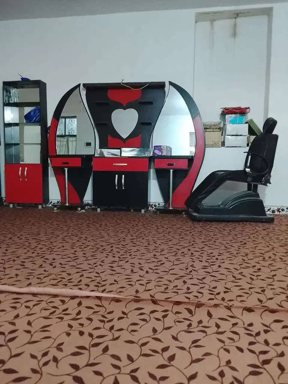 میز آرایش|آرایشگاه و سالن‌های زیبایی|قیدار, |دیوار