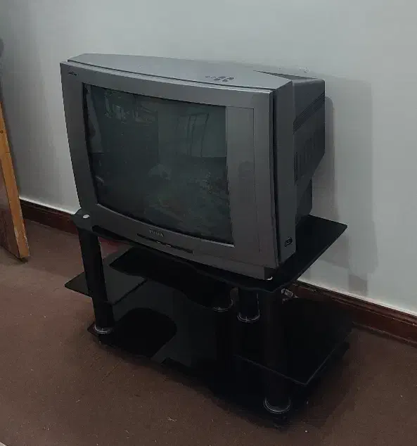 میز و تلویزیون 29 اینچ سالم|تلویزیون و پروژکتور|زنجان, |دیوار