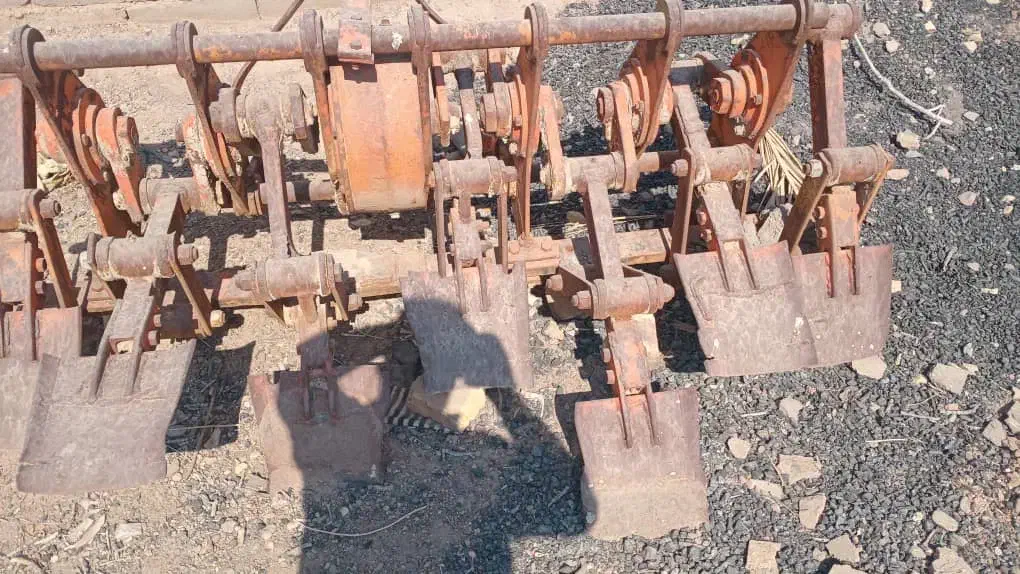 اعددهفت بیل فیات ویک عددپنج بیل گلدونی|ماشین‌آلات صنعتی|بهرمان, |دیوار