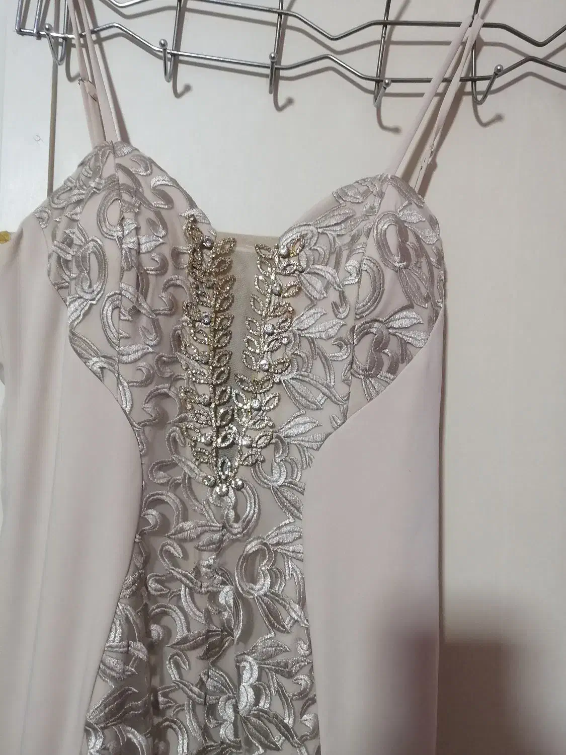 لباس مجلسی|لباس|گرگان, |دیوار