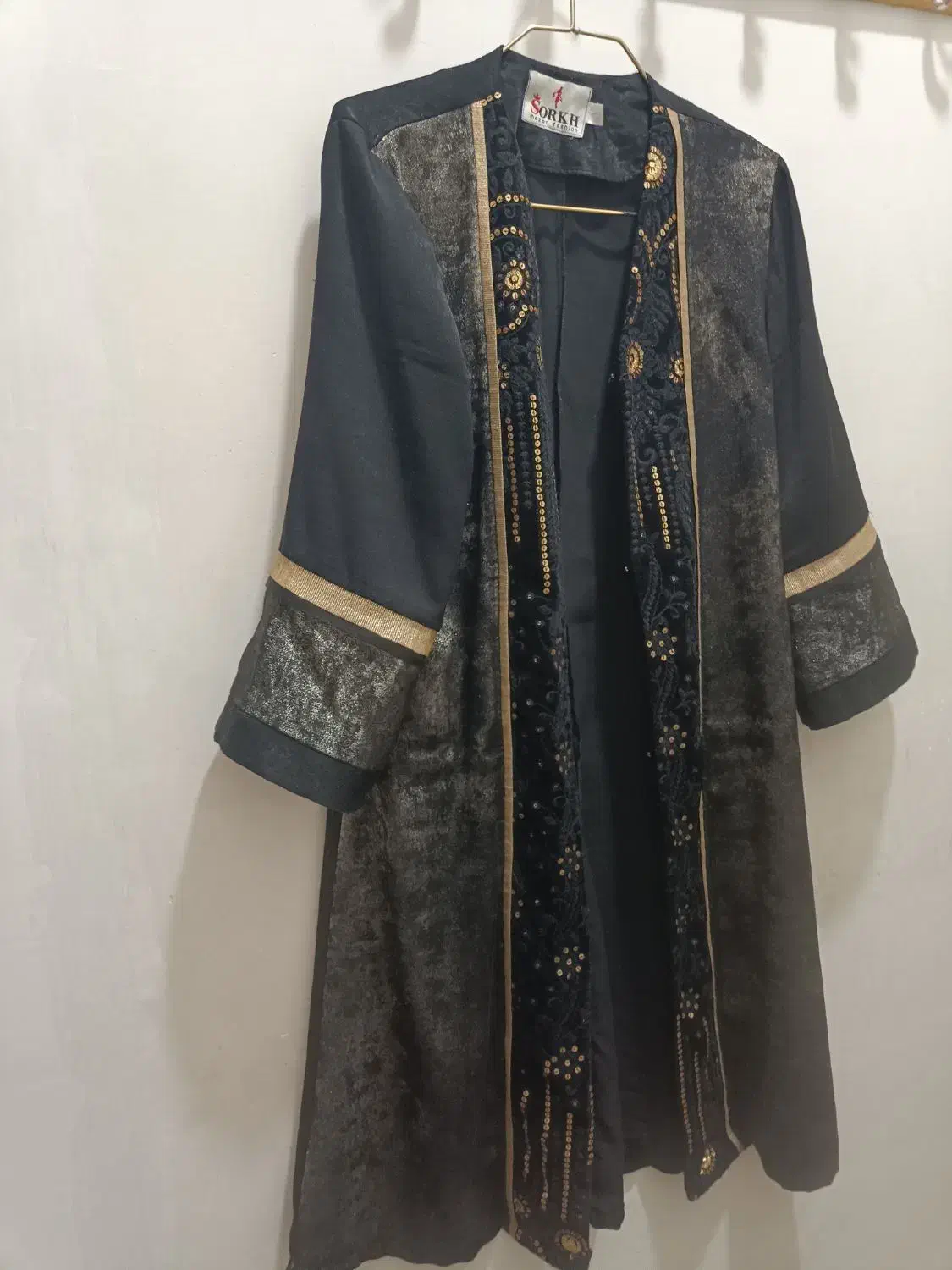 تعداد زیادی مانتو زنانه بلند رنگ مشکی و طرح دار|لباس|ایلام, |دیوار