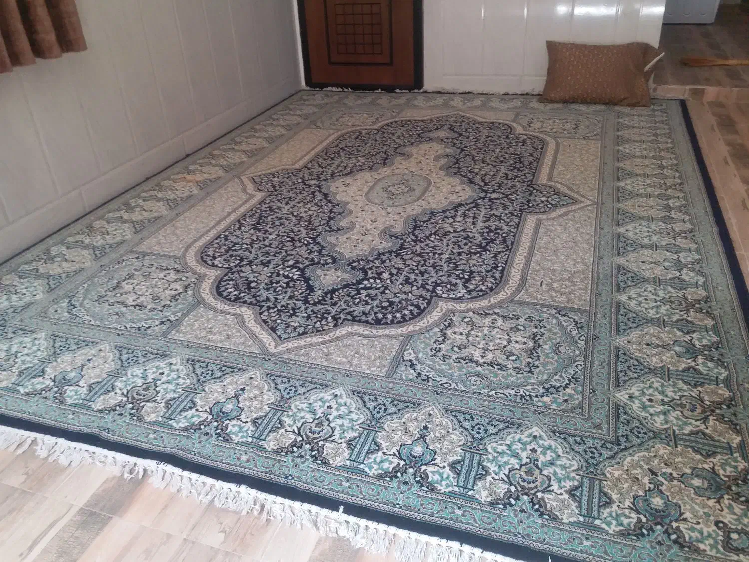 ۱فرش به فروش میرسد|فرش|بروجرد, |دیوار