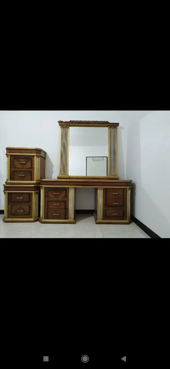 میز آینه بزرگ در حد نو همراه با ۲ عدد پاتختی|تخت و سرویس خواب|بندر ماهشهر, |دیوار