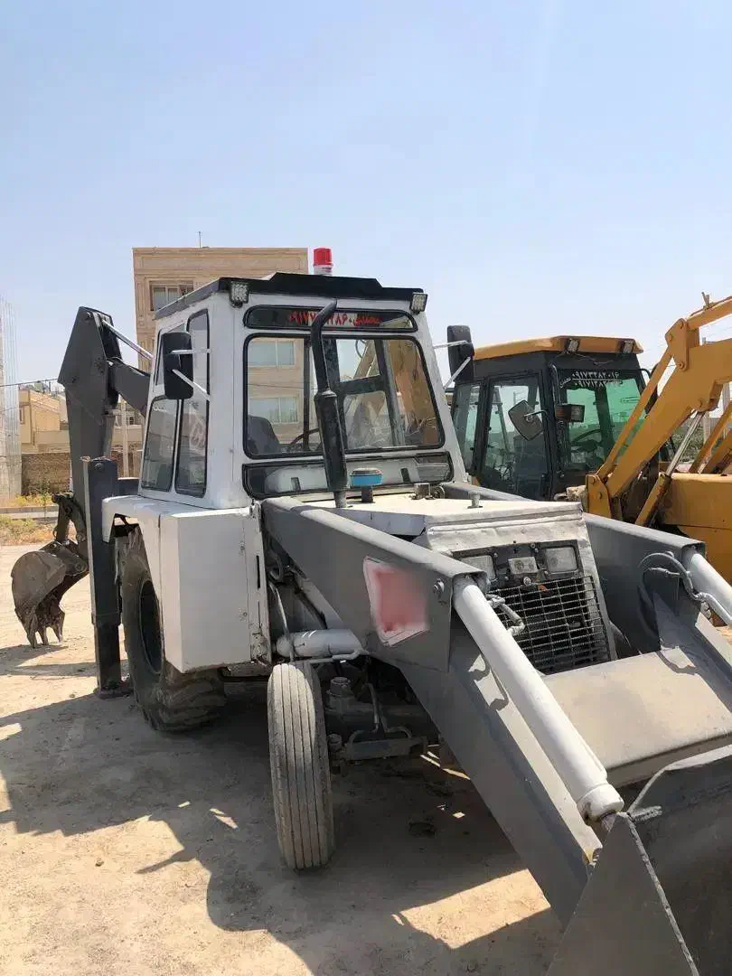 بیل بکوه جی سی بی|خودرو سنگین|مرودشت, تخت جمشید|دیوار