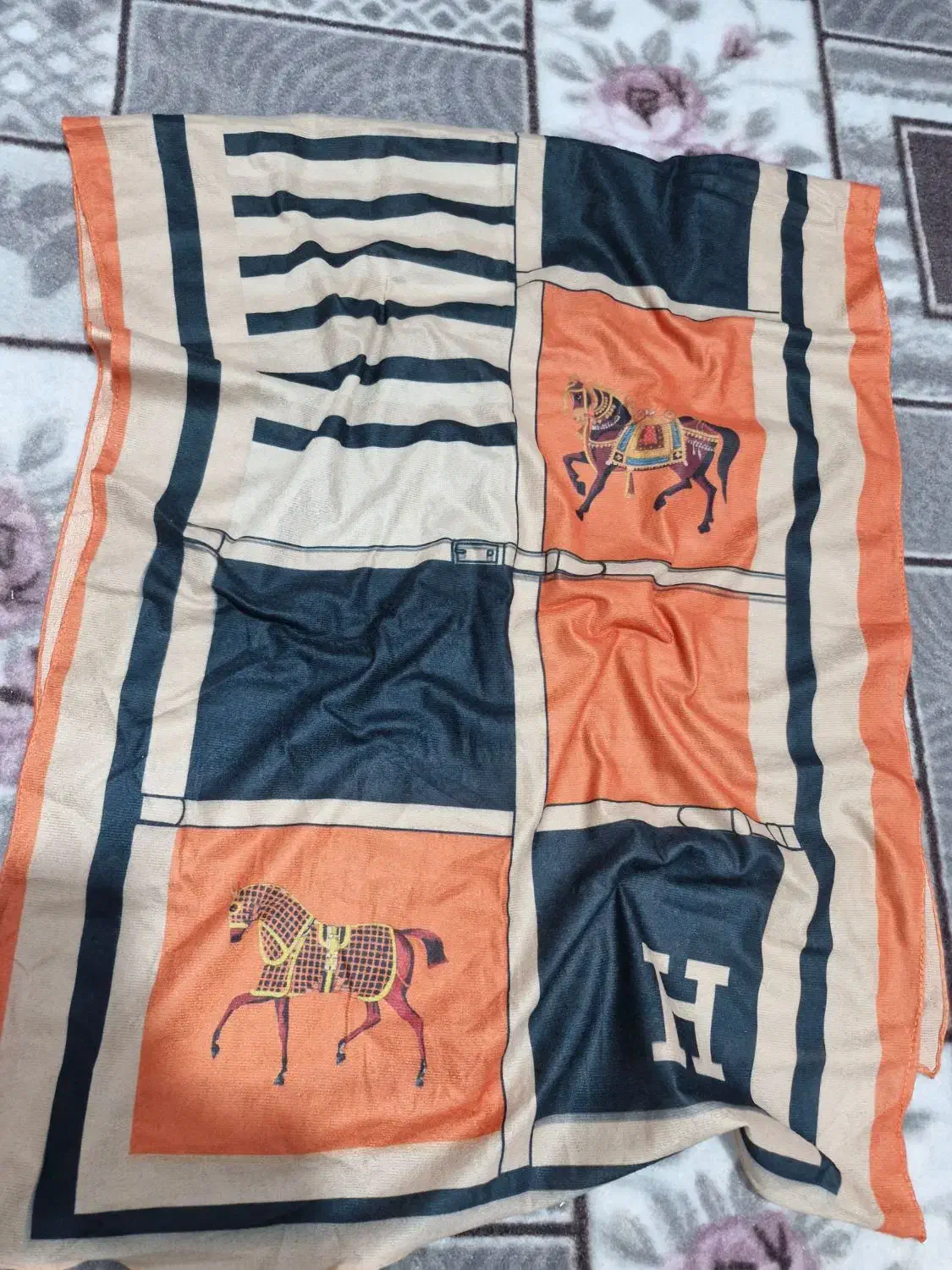 شال پاییزی به علت جمع کردن مغازه فقط ۵۰ ت|لباس|تهران, خلیج فارس|دیوار