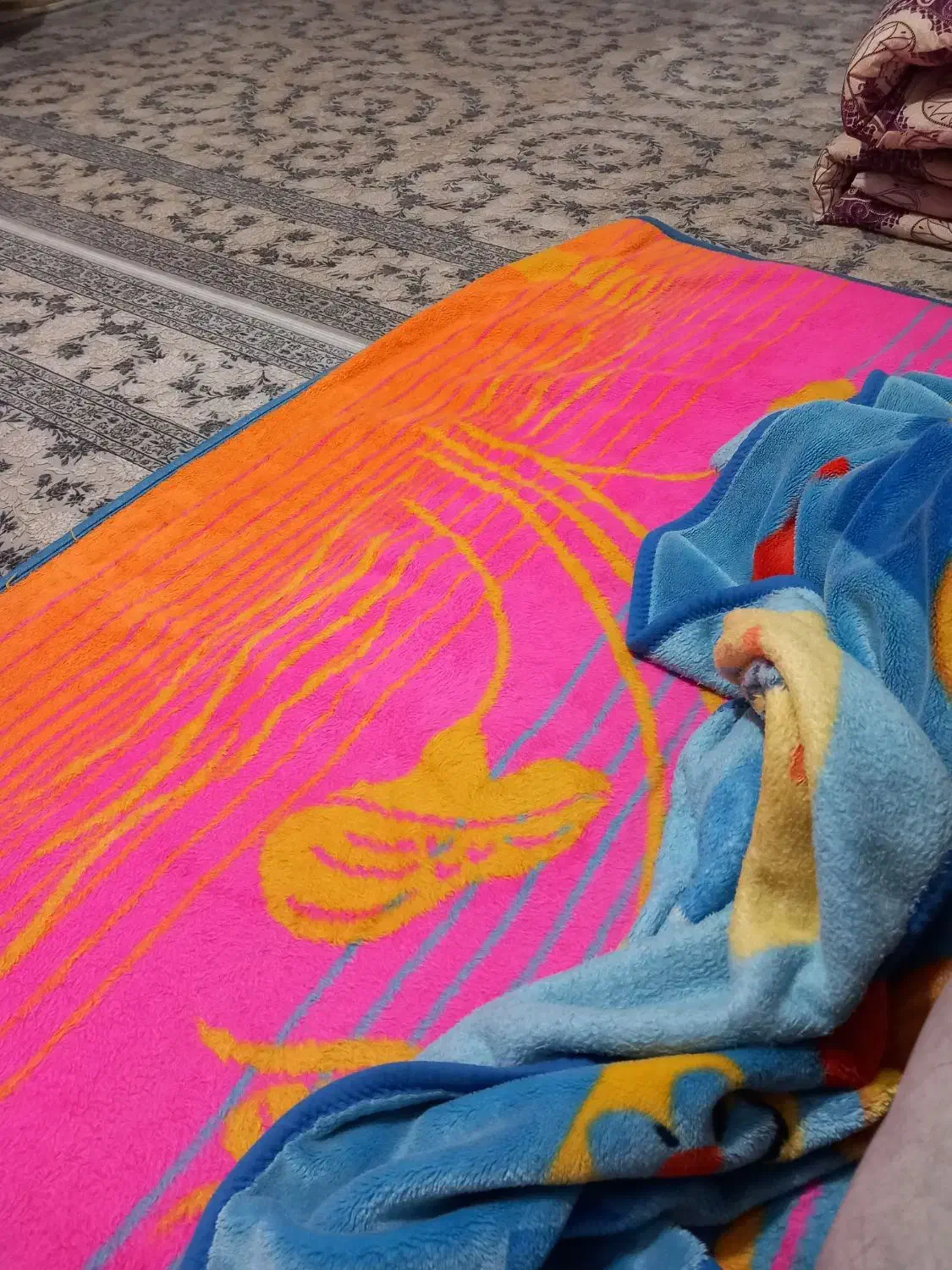 پتو ولحاف قدیمی|رختخواب، بالش، پتو|مشکیندشت, |دیوار