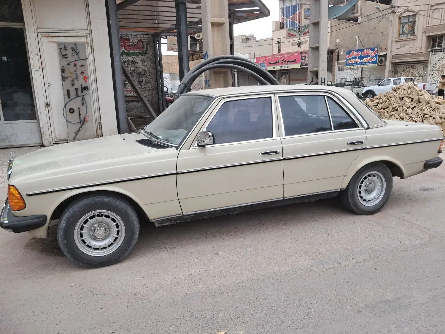 بنز دانشجویی ۲۰۰مدل ۸۳ موتور مشکی|خودرو کلاسیک|تهران, پاسداران|دیوار