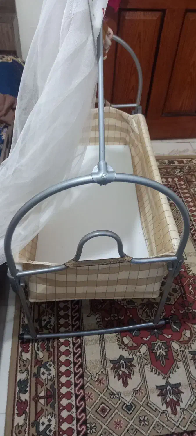 گهواره تقریبا نو هست|اسباب و اثاث بچه|شاهین‌شهر, خانه کارگر|دیوار