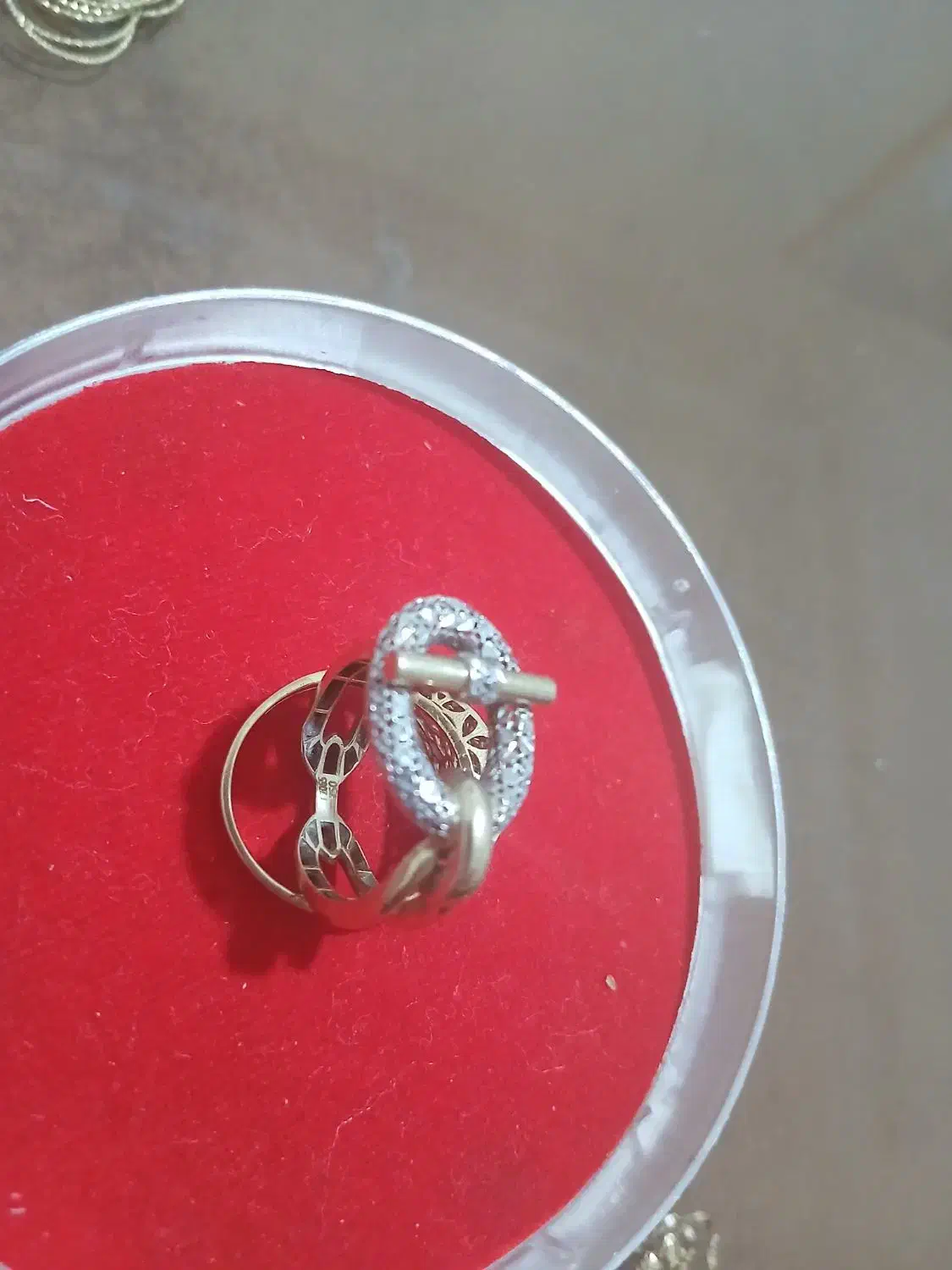 دستبند انگشتر .گردنبند ورساچه  و گوشواره بسیار خاص|جواهرات|رباط‌کریم, رباط‌کریم|دیوار