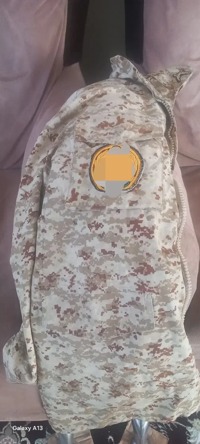 اورکت سربازی|لباس|رباط‌کریم, رباط‌کریم|دیوار