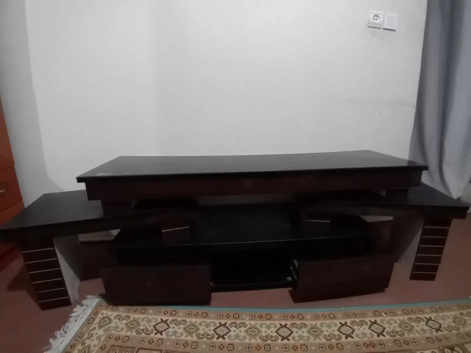 میز تلویزیون با طراحی منحنی و صاف (دو طرفه)|میز تلویزیون|تهران, فدک|دیوار