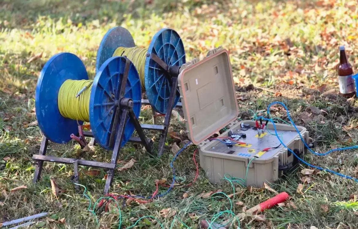 دستگاه اندازه‌گیری مقاومت زمین و لرزه‌نگاری مهندسی|فعالیت داوطلبانه تحقیقاتی|تهران, دانشگاه شریف|دیوار