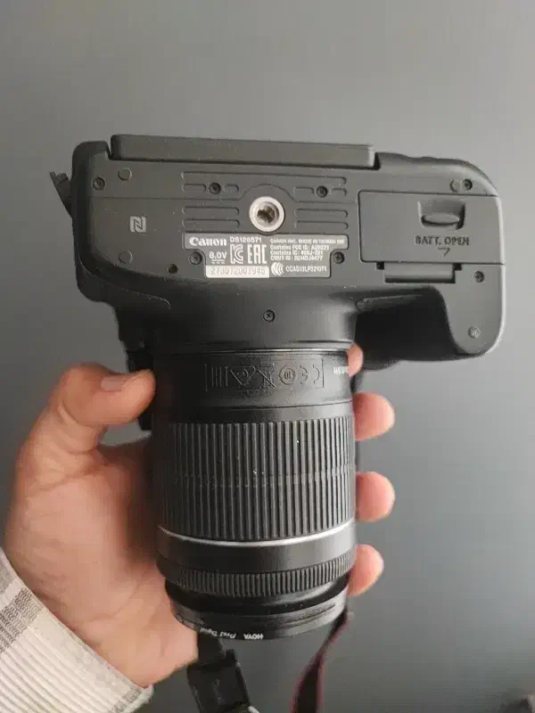 دوربین کانن ۷۵۰ دی به همراه ۲ لنز|دوربین عکاسی و فیلم‌برداری|شیراز, مبعث|دیوار