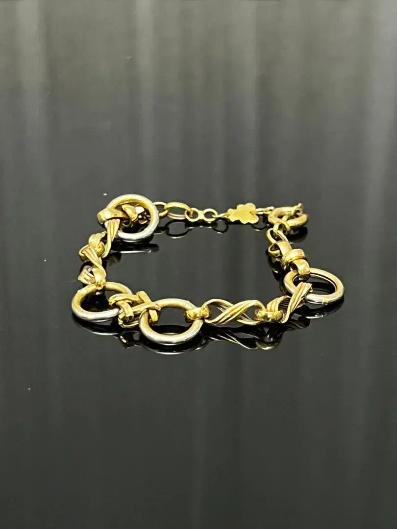 طلا|جواهرات|شاهین‌شهر, اقبال لاهوری|دیوار