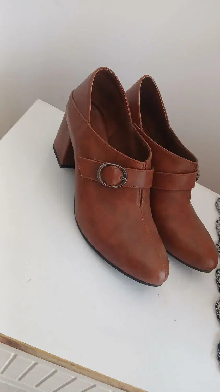 کفش|کیف، کفش، کمربند|مشهد, طرق|دیوار