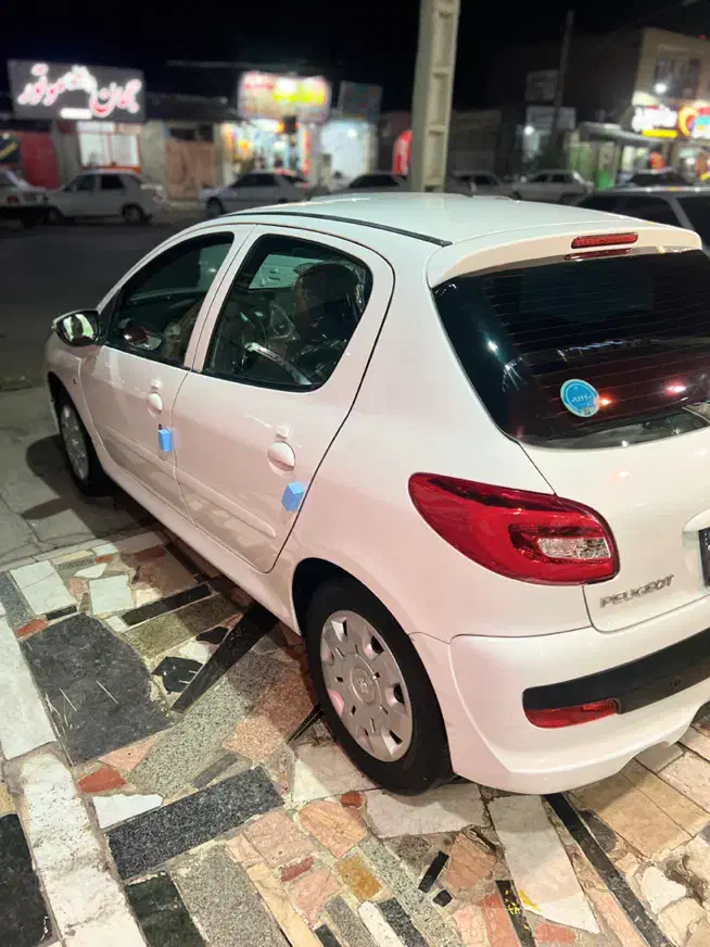 پژو۲۰۷ سقف فلزفرمانبرقی ۴۰۲باespسفید|خودرو سواری و وانت|کرمان, |دیوار