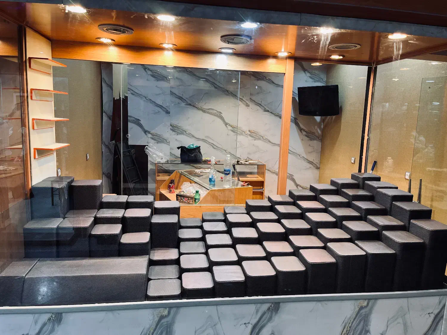 مانکن طلافروشی جواهر نقره بدلیجات|فروشگاه و مغازه|مهریز, |دیوار