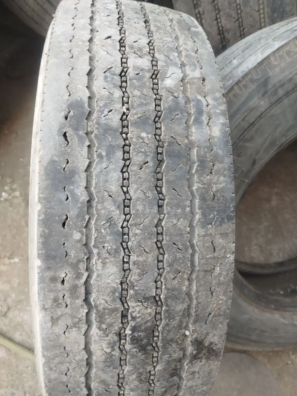 لاستیک مینی بوس نیسان|قطعات یدکی و لوازم جانبی|هشتگرد, فاز ۱ مهستان|دیوار