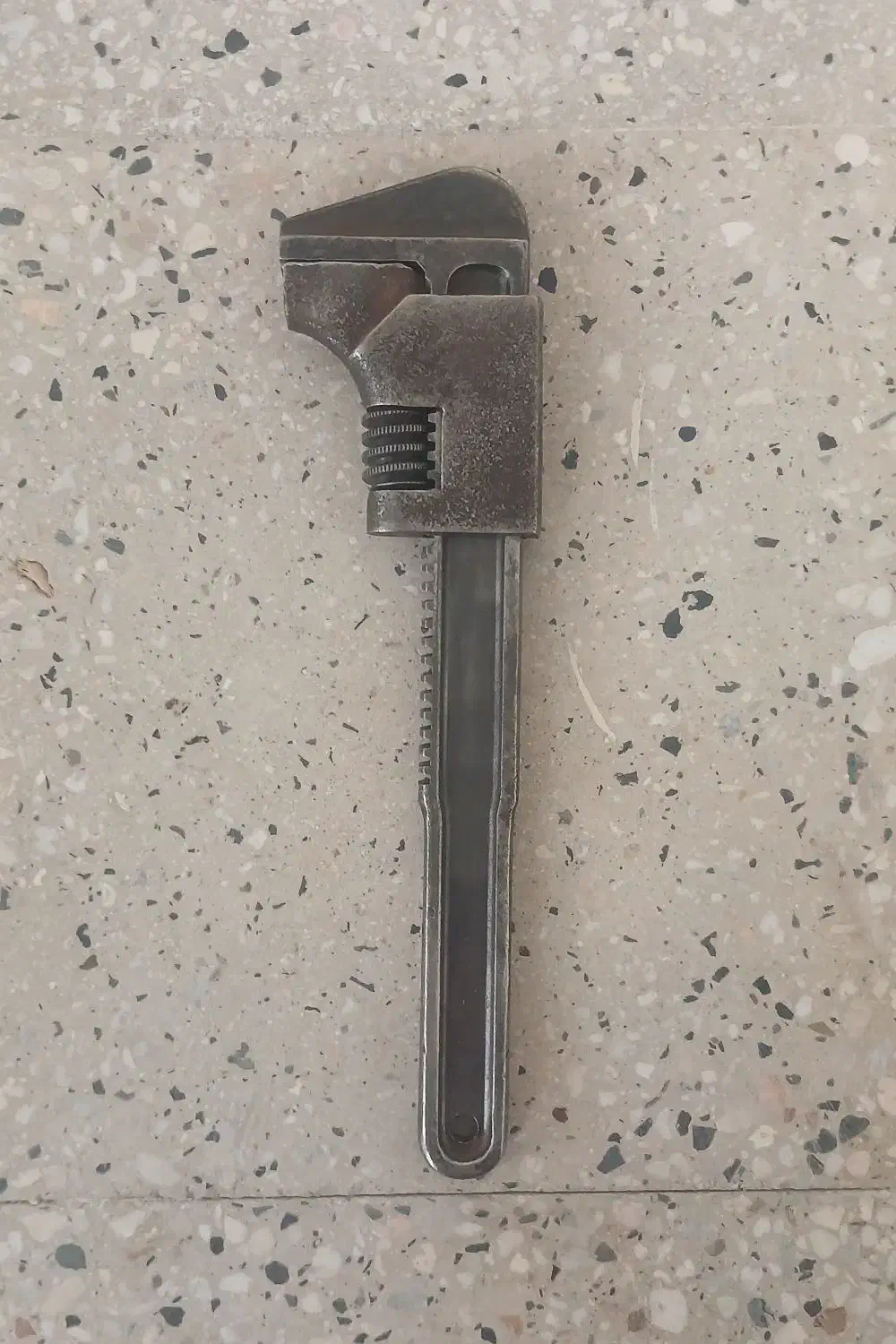 آچار رومانی اف قدیمی کلکسیونی|ابزارآلات|ری, سیزده آبان|دیوار