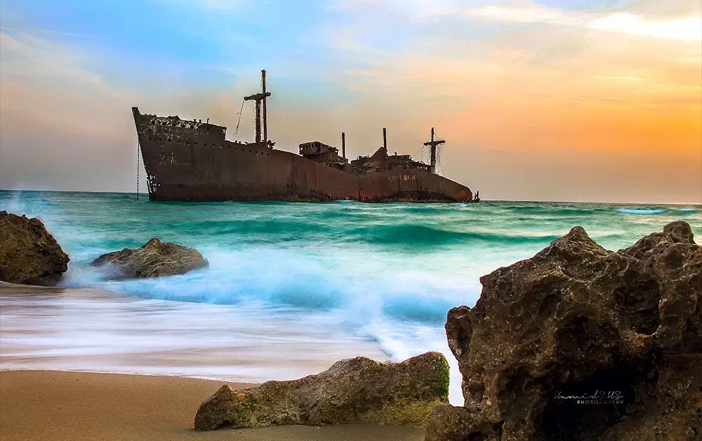 تور کیش|تور و چارتر|شیراز, باغ تخت|دیوار