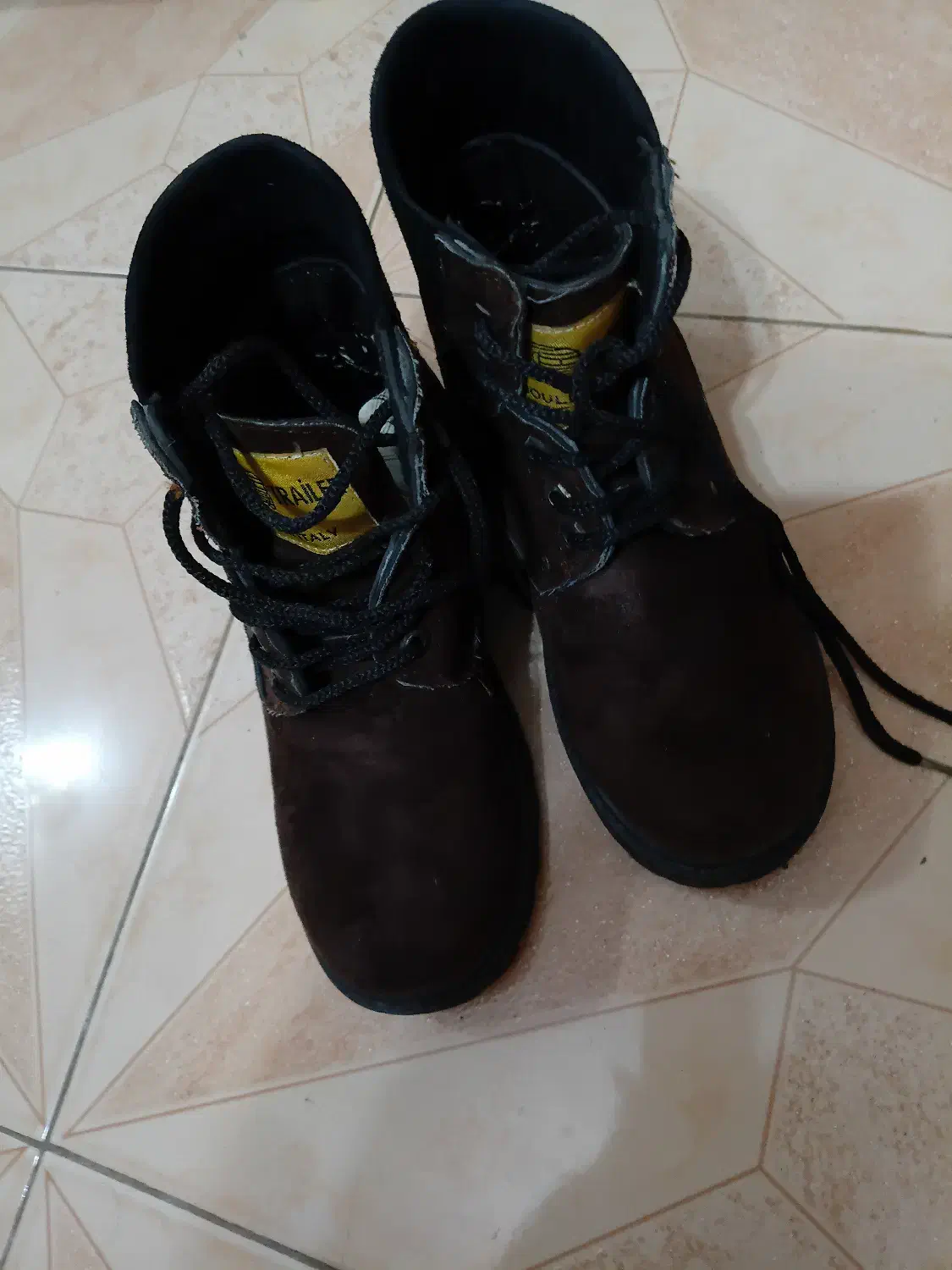 بوت مردانه وزنانه|کیف، کفش، کمربند|رشت, معلم|دیوار