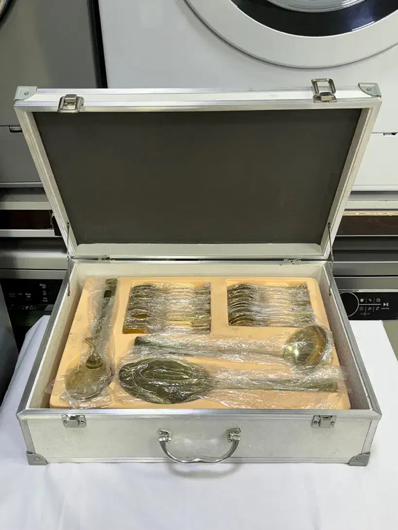 سرویس قاشق و چنگال ۲۴ نفره با چمدان|ظروف سرو و پذیرایی|کرج, برغان|دیوار