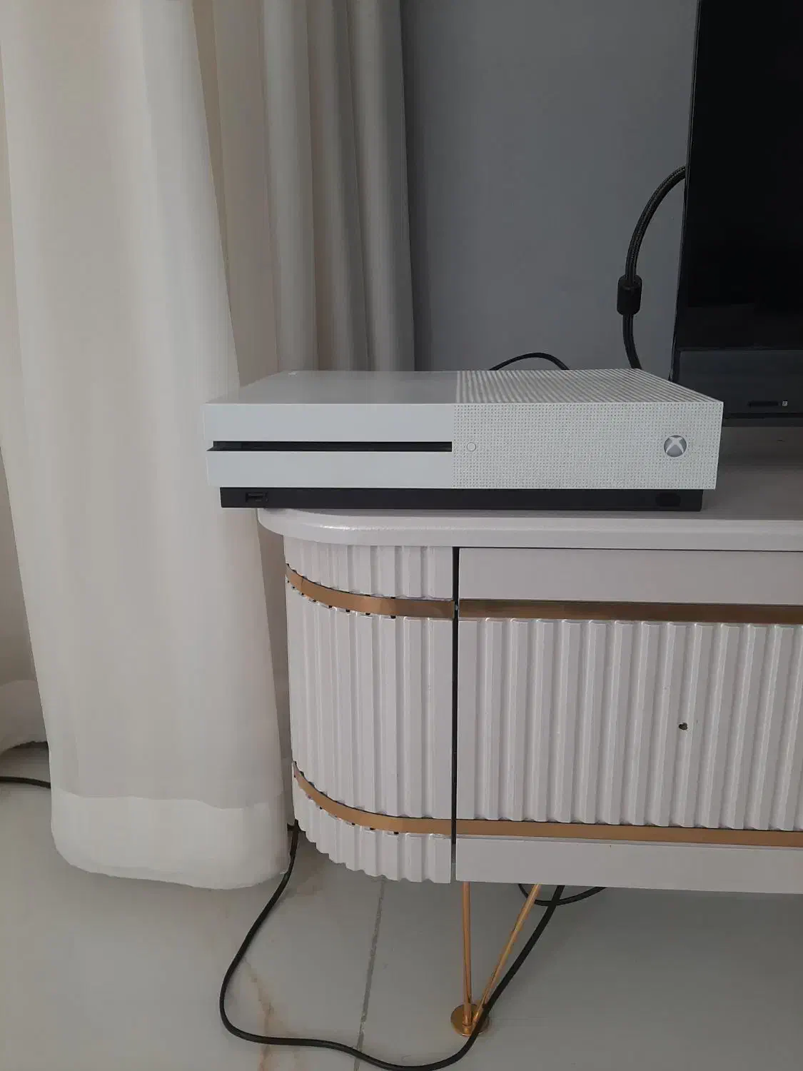 Xbox One S فول گیم ترابایت دیسک‌خور|کنسول، بازی ویدئویی و آنلاین|شیراز, قالیشویی|دیوار