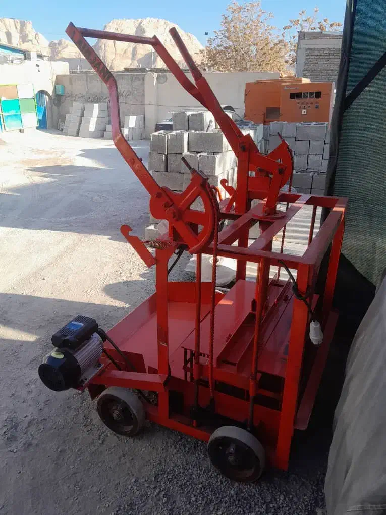 فروش فوری دستگاه بلوک زن ۸قالبه نو(سفارشی)|ماشین‌آلات صنعتی|کرمان, |دیوار