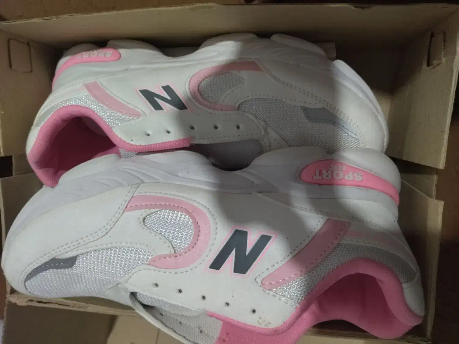 کفش|کیف، کفش، کمربند|دهگلان, |دیوار