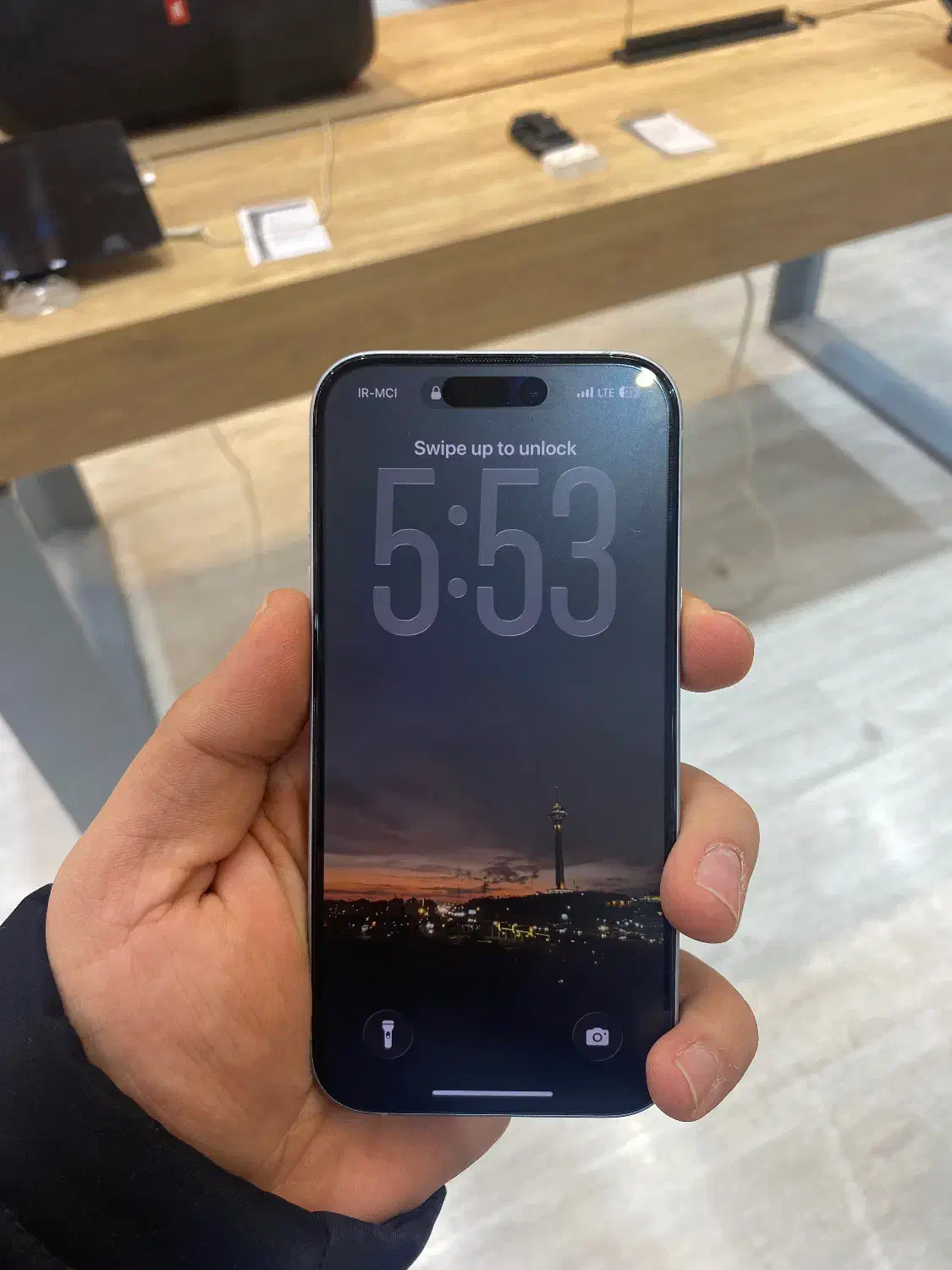 ایفون ۱۵ نرمال|موبایل|تهران, شیخ هادی|دیوار