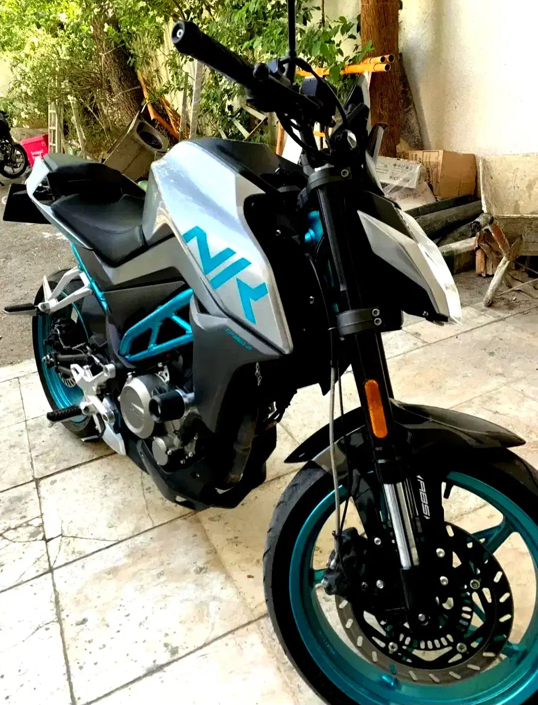 cf 403 خشک|موتورسیکلت|شیراز, جانبازان|دیوار