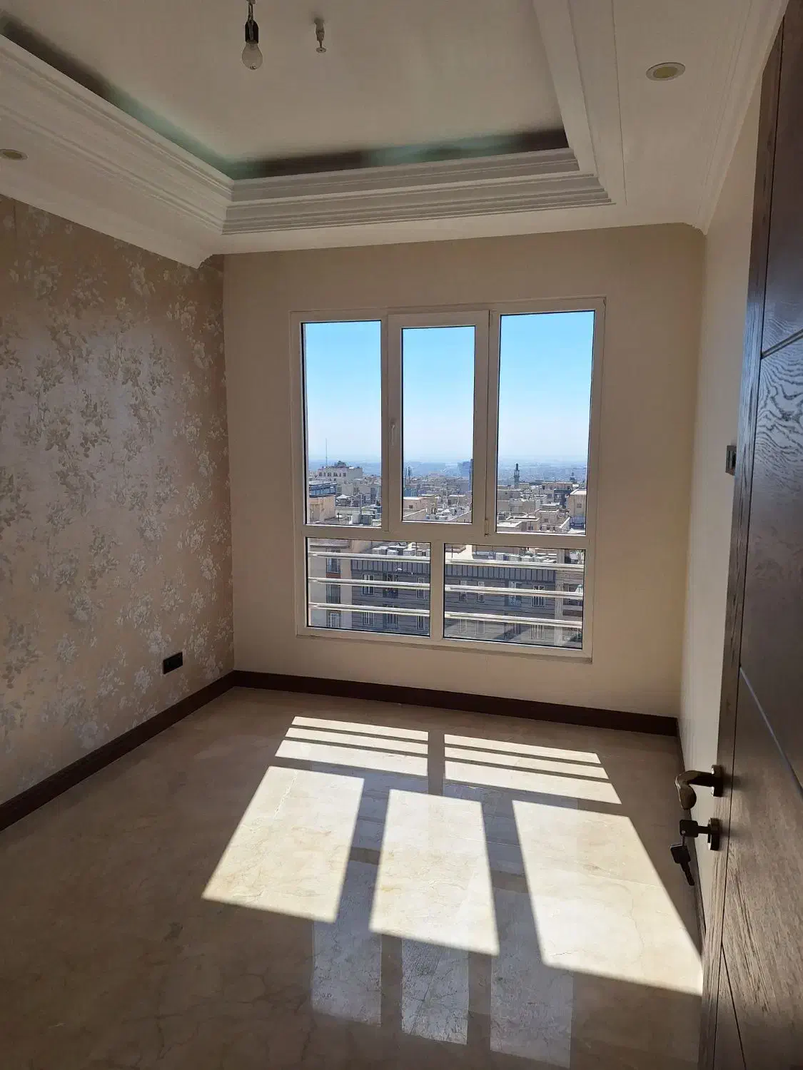 ۱۳۰ متر  دو خواب نوساز شهران جنوبی