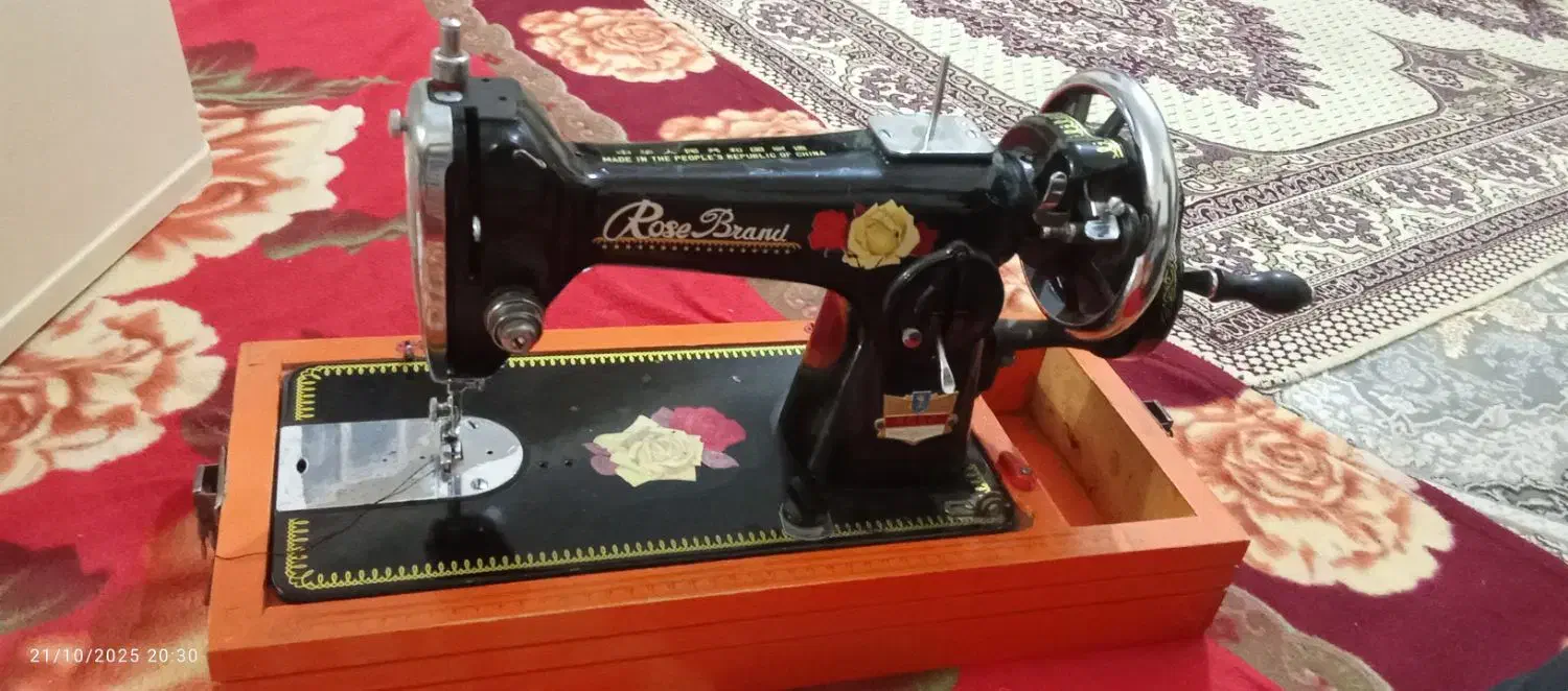 چرخ خیاطی در حد نو|چرخ خیاطی و ریسندگی|شیراز, کوشک میدان|دیوار