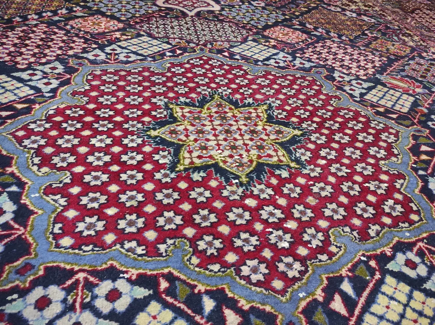 فرش دستباف۱۲متری اصیل ایرانی تمیز وزیبا قیمت مناسب|فرش|زاهدان, |دیوار