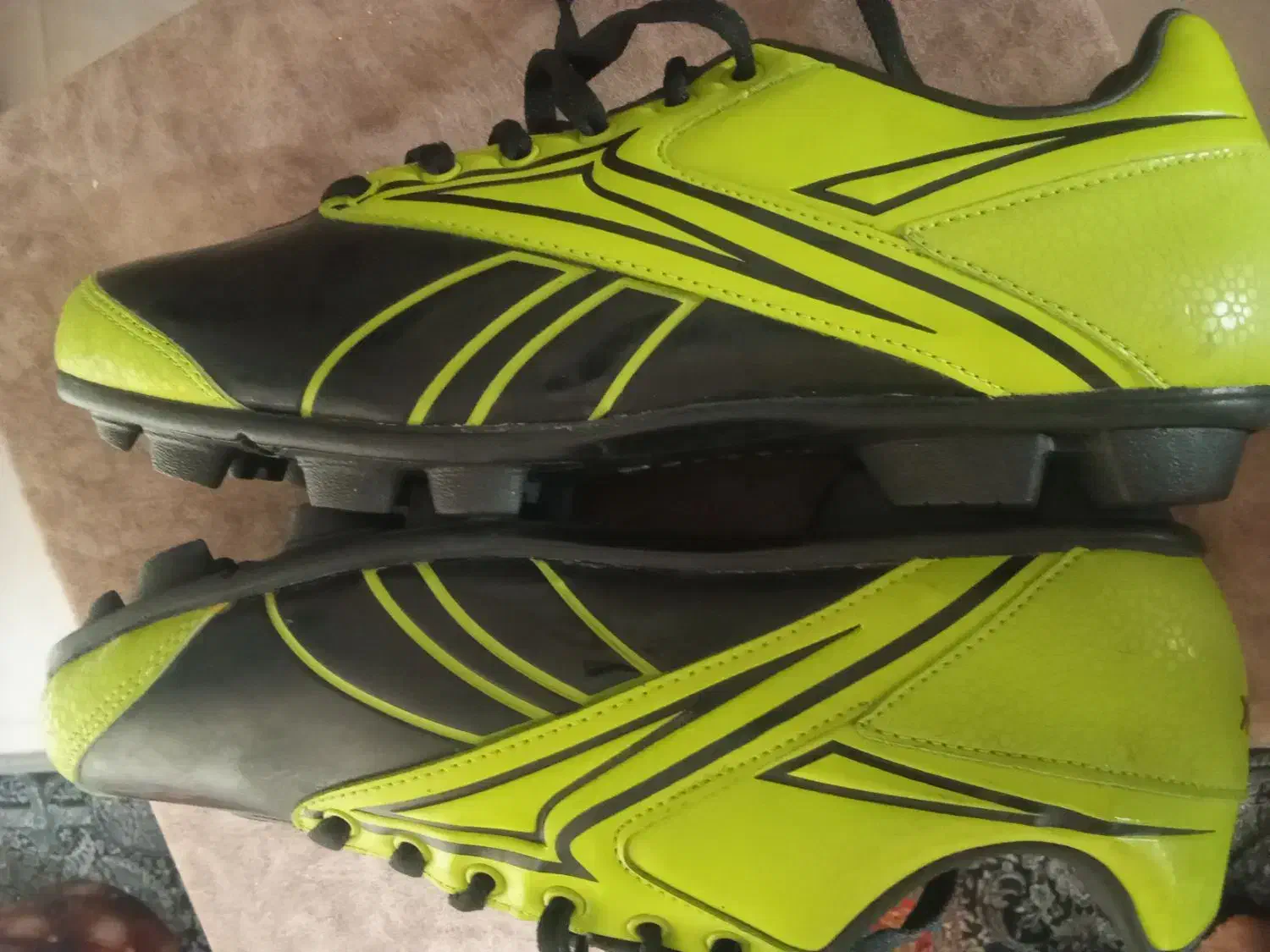 کتونی زمین چمن|کیف، کفش، کمربند|مشکین‌دشت, |دیوار