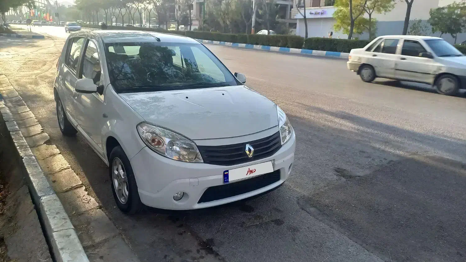 رنو ساندرو اتوماتیک، مدل ۱۳۹۶|خودرو سواری و وانت|اصفهان, شفق|دیوار