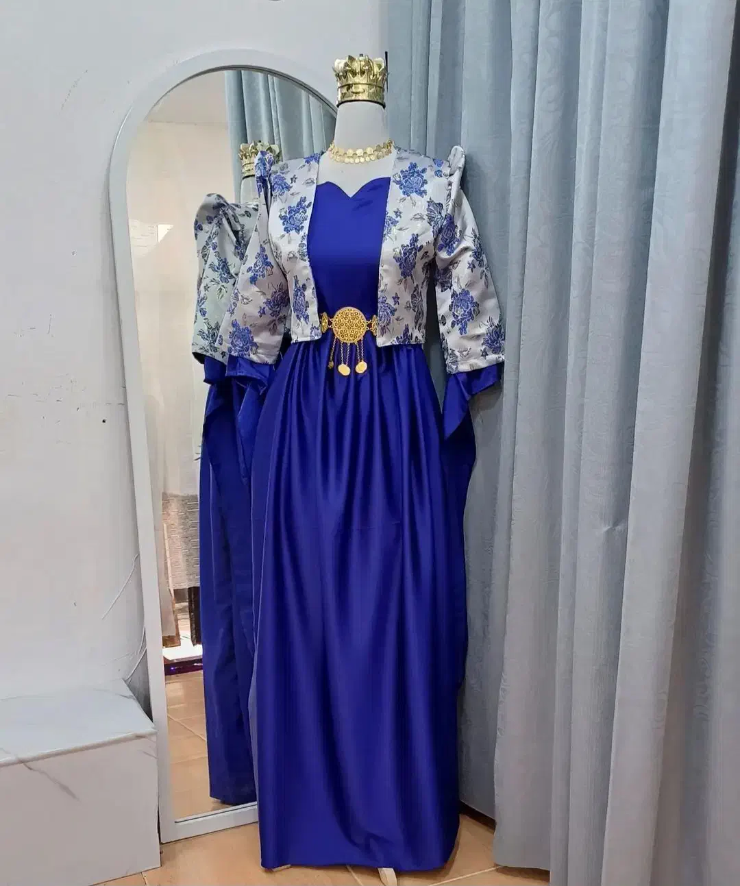 خیاطی زنانه با بهترین کیفیت در خدمت شما عزیزان|لباس|ساوه, |دیوار