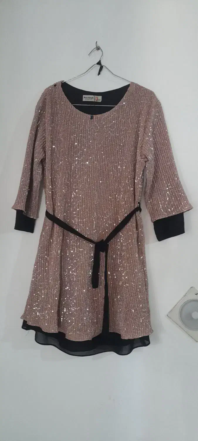 لباس مجلسی|لباس|صحنه, |دیوار