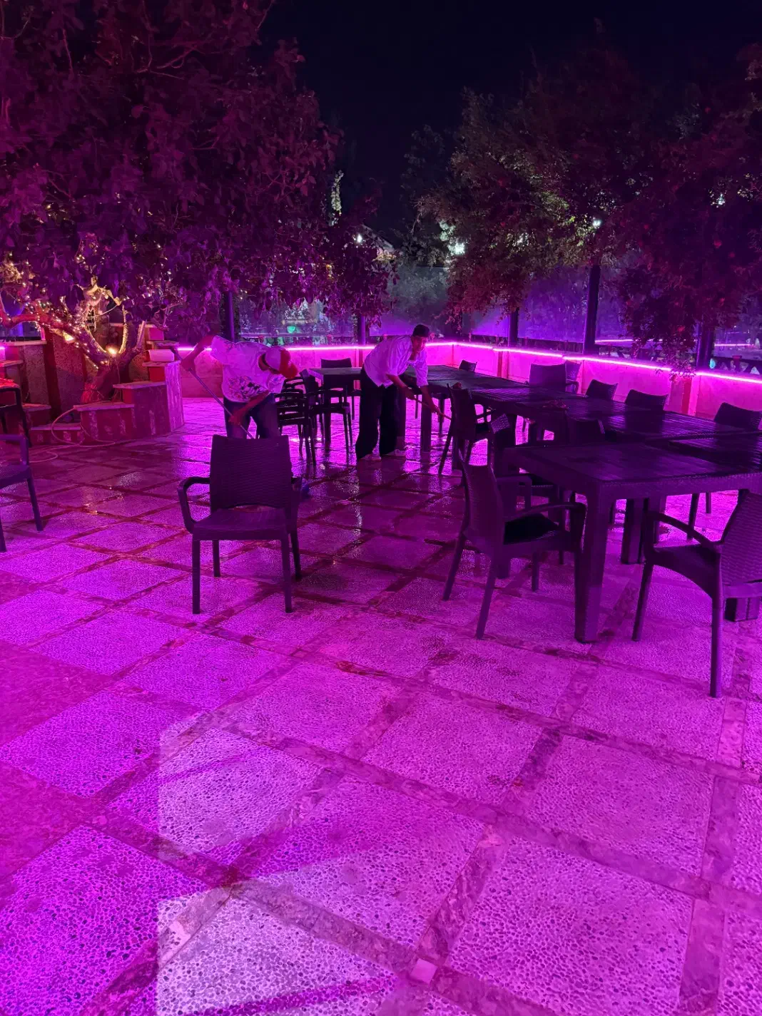 به نیروی نظافتی آقا جهت کار در رستوران نیازمندیم|استخدام سرایداری و نظافت|زاهدان, |دیوار