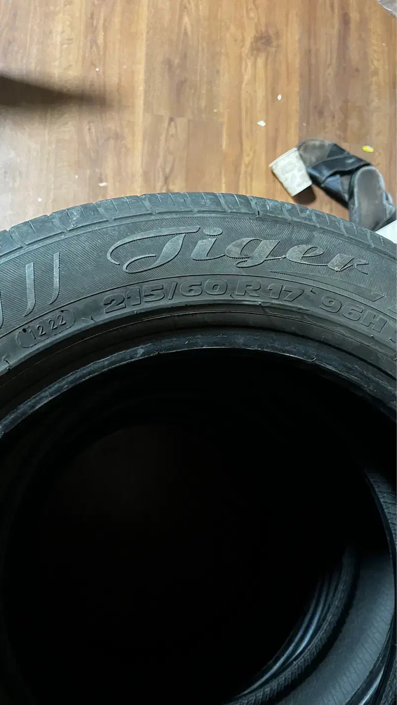 لاستیک ۲۱۵/۶۰/۱۷|قطعات یدکی و لوازم جانبی|رشت, منظریه|دیوار