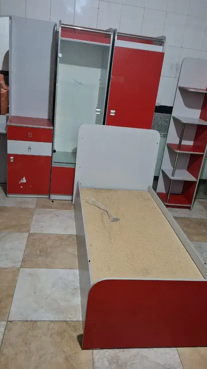 کمد و تخت و میز ارایش  نوجوان|اسباب و اثاث بچه|تبریز, |دیوار