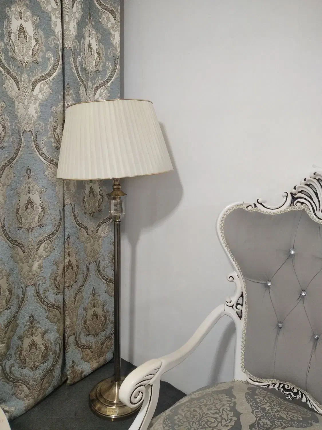 اباژورایستاده|چراغ خواب و آباژور|ارومیه, |دیوار