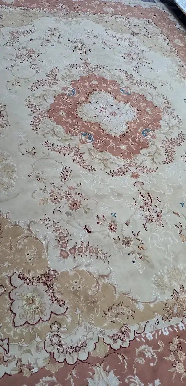 ۱۲۰۰ شانه گل برجسته|فرش|فومن, |دیوار