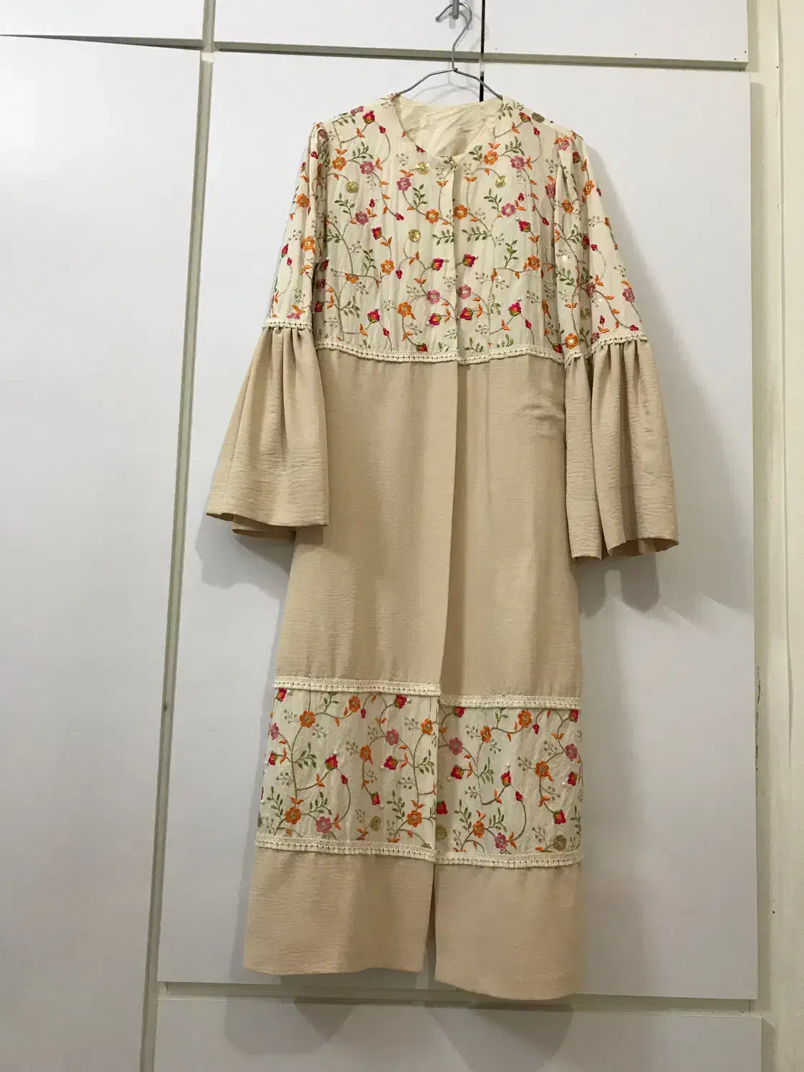 تعدادی مانتو شیک و تمیز|لباس|مشهد, هنرور|دیوار