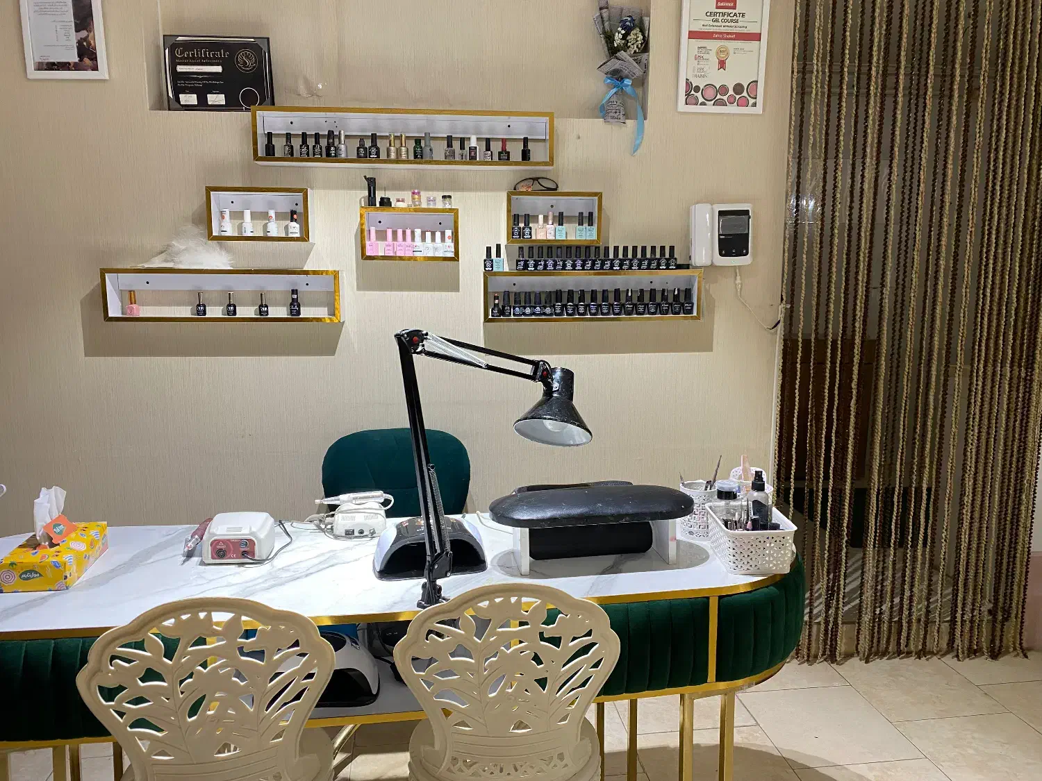 فروش لوازم ارایشگاهی بصورت یکجایا (واگذاری)|آرایشگاه و سالنهای زیبایی|تربتحیدریه, کاشانی|دیوار