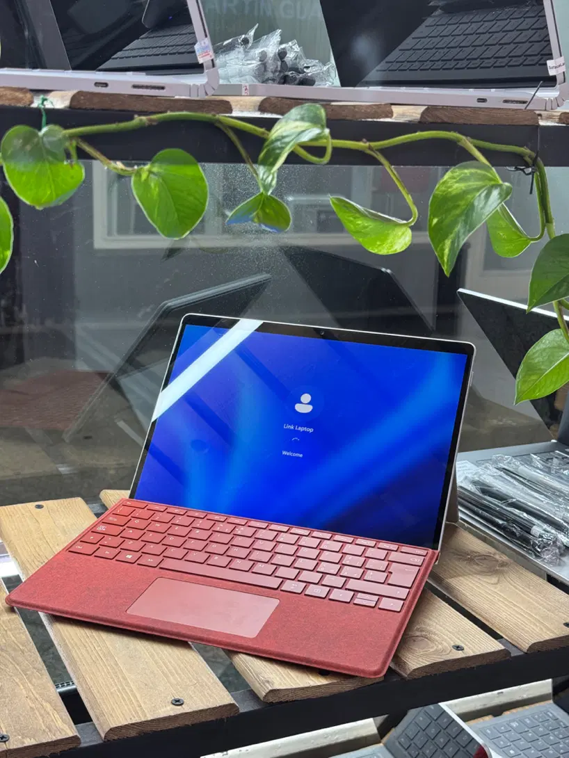 Surface pro 8|رایانه همراه|تهران, فلسطین (میدان انقلاب)|دیوار