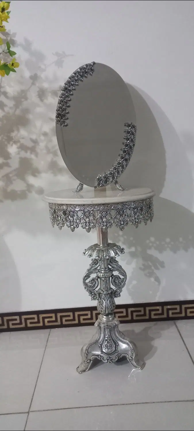 آینه و میز|آینه|گلستان (تهران), |دیوار