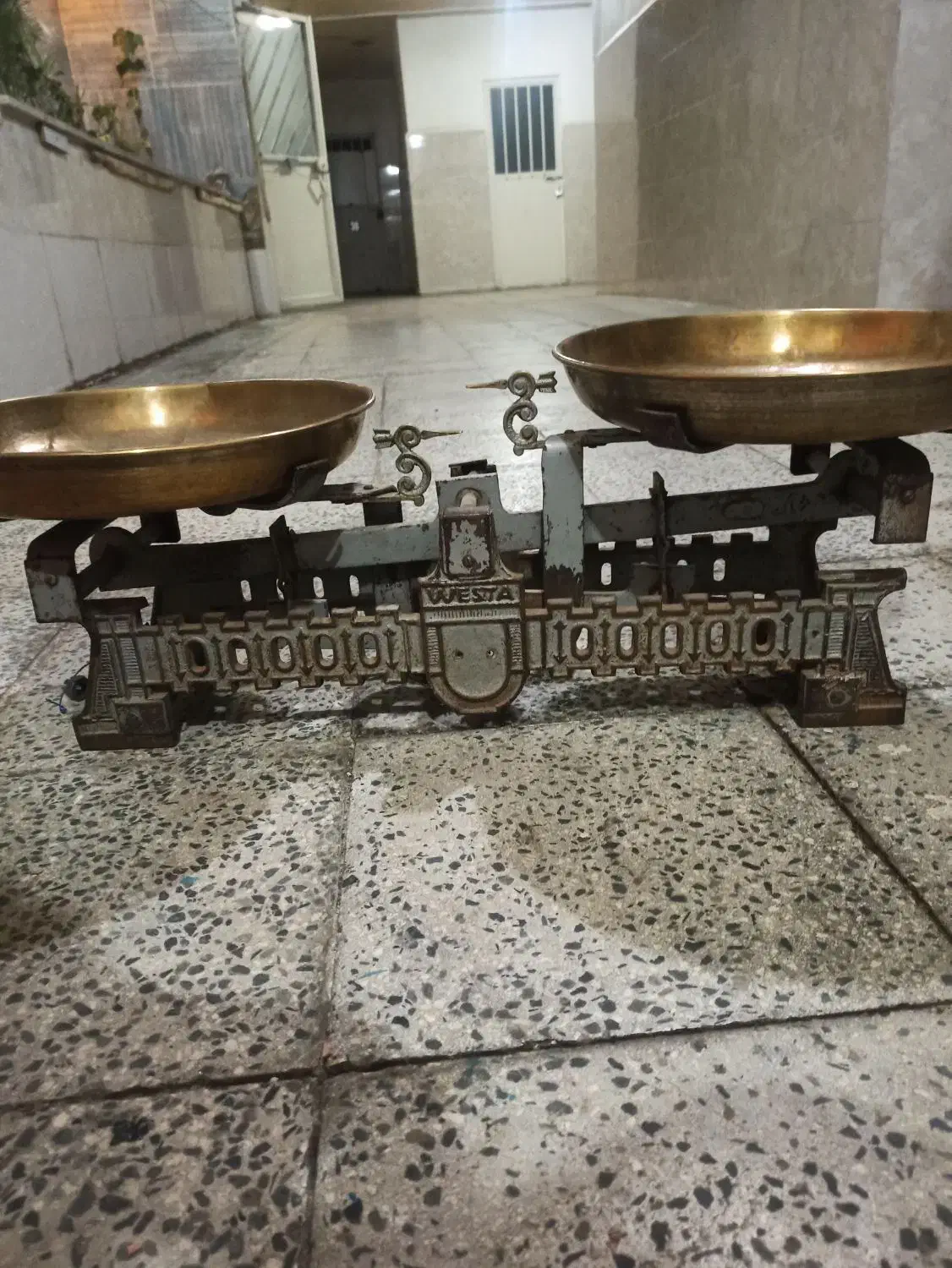 ترازو برنجی|کلکسیون اشیاء عتیقه|محمدیه-قزوین, |دیوار