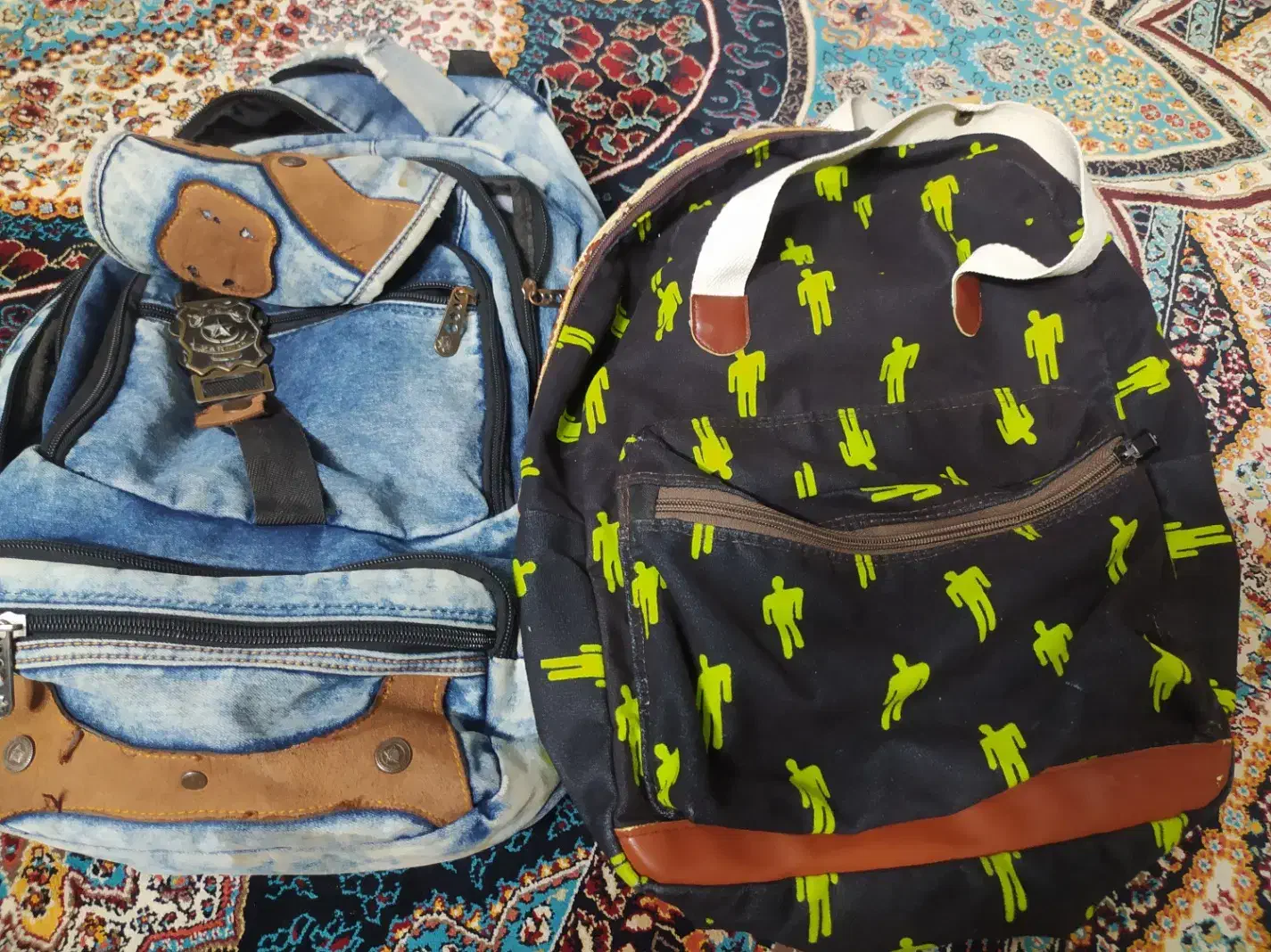 دو تا کوله پشتی سالم|کیف، کفش، کمربند|قدس, شهر‌قدس|دیوار