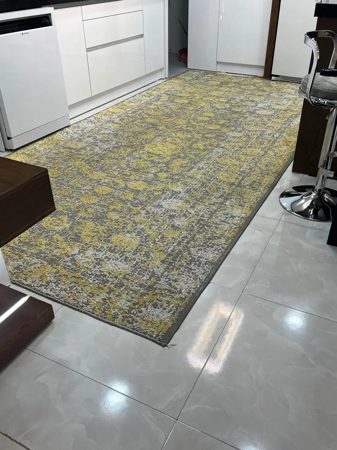 فرش حجری در حد نو|فرش|آبیک, |دیوار